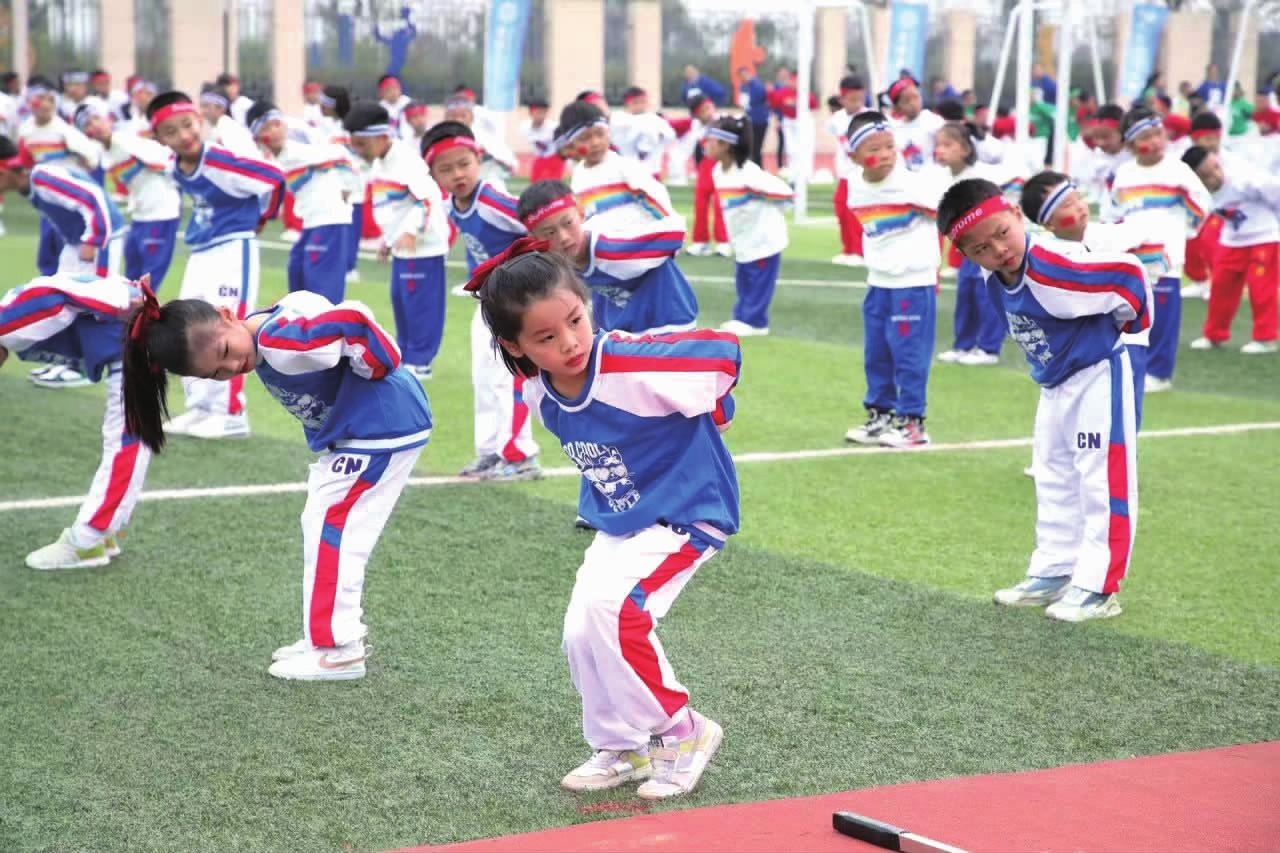 ⚽️ ｜ 球进啦进啦进啦进啦进啦！！！！！！ 皮波·查韦斯接卡尔精妙传中，在几码处轻巧垫射，打入其拜仁生涯首球！ 🔴 #RBSFCB ｜ 0-3 ｜ 75' ⚪ 来源：拜仁官方推特