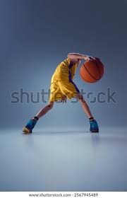 新赛季CBA竞争激烈，广厦、上海、山西、广东等队外援实力最强，新疆表现不佳，外援政策影响比赛格局。